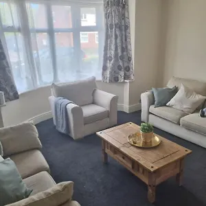 Lovely Residential 2 Bed Apartment Goodmayes