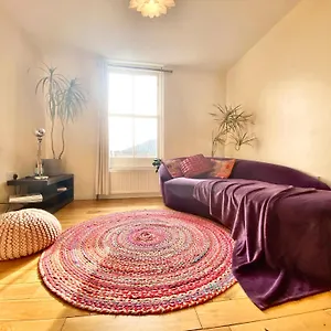 London's East End 2 Bedroom Apartment London